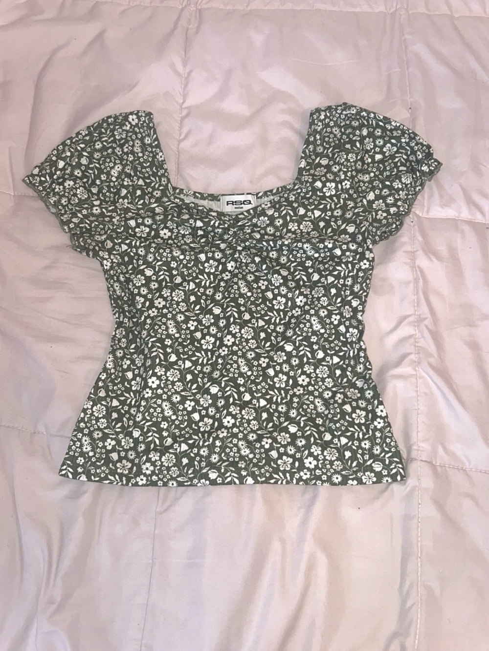 RSQ Tilly’s Olive Green Floral Square Neck Puff Sleeve Crop Top